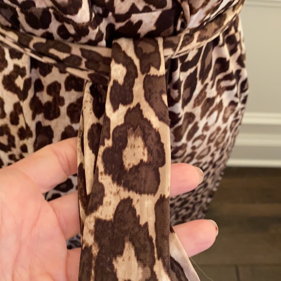 London Times Leopard Cap Sleeve Midi Dress - Picture 5 of 8